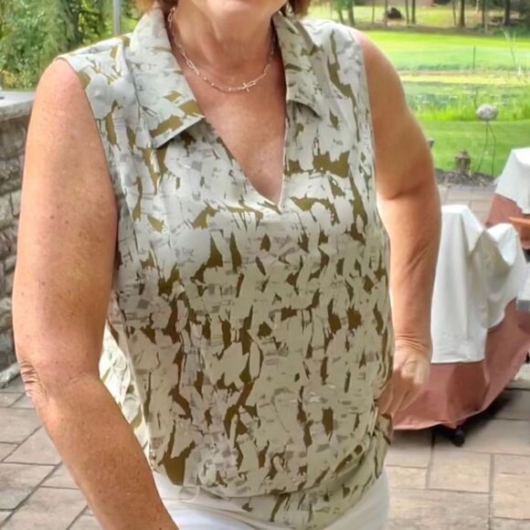 Cabi Flurry Top in an Olive & Cream Abstract Pattern. Size Large. NWOT - Picture 9 of 10